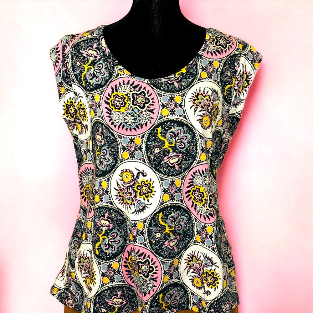 Loft White w/ Navy Blue, Pink, Yellow & Pale Blue Print Short Sleeve TShirt